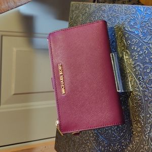 Michael Kors Leather Double Zip Wristlet. Magenta color. like New. Flawless.